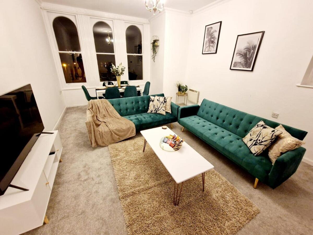 Two Bedroom Mansion House Apartment By Az Luxury Stays Newmarket With Parking And Wifi Extérieur photo